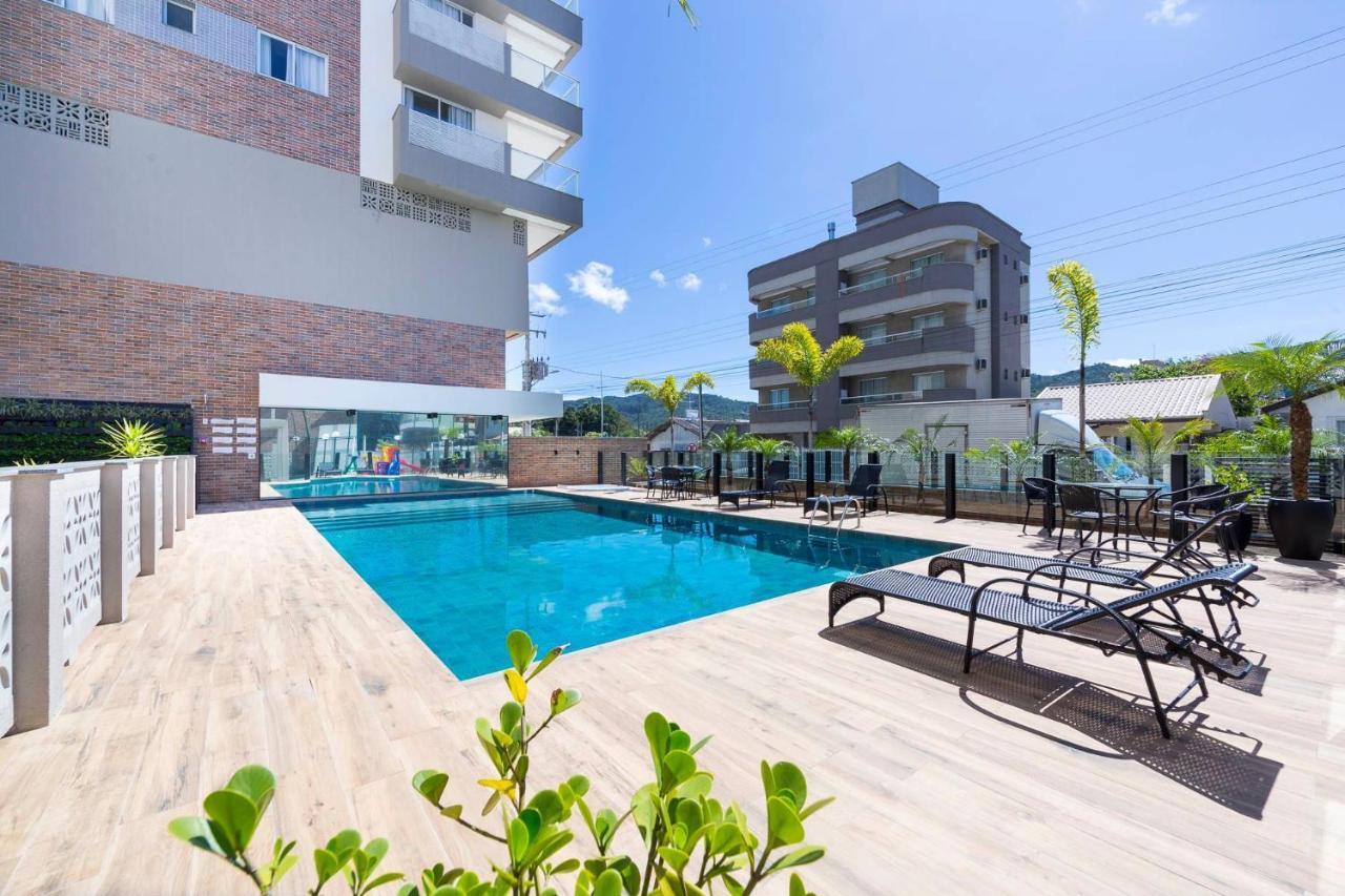 Terrazzo 602B - Cobertura duplex à poucos metros da praia de Bombas - Condomínio com piscina - Academia - Solário Bombinhas Exterior foto